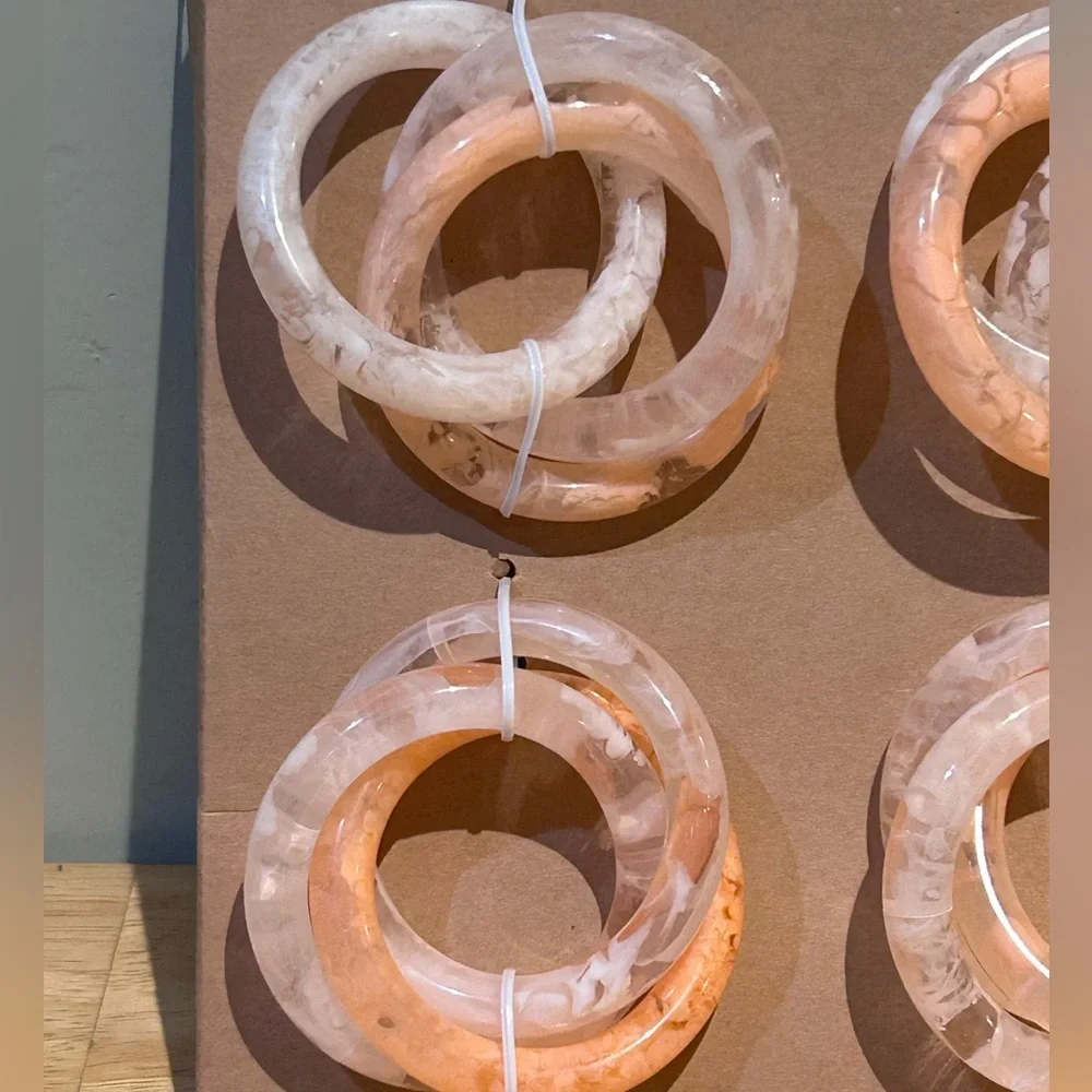 TAHARI Home Box Set of 4 White & Peach Interlocking Circular Napkin Rings